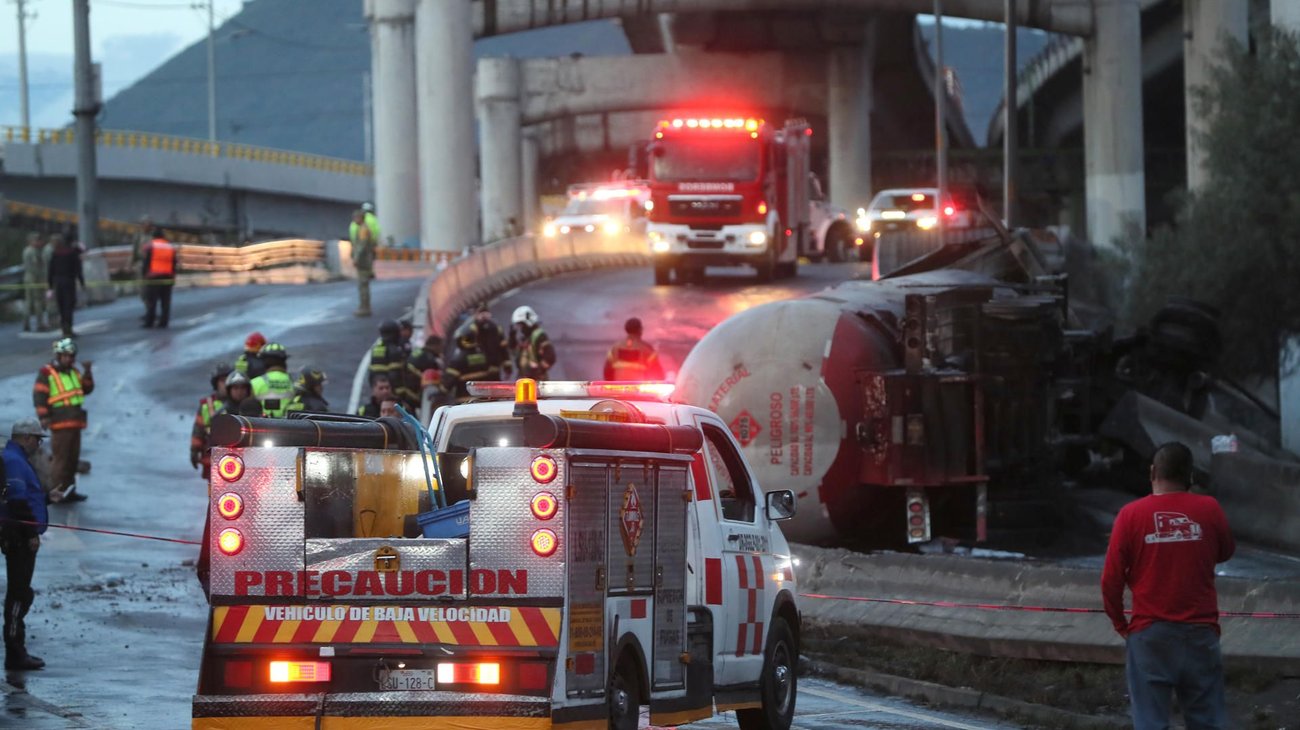 Elevan a 29 la cifra de muertos por la explosión de pipa en CDMX