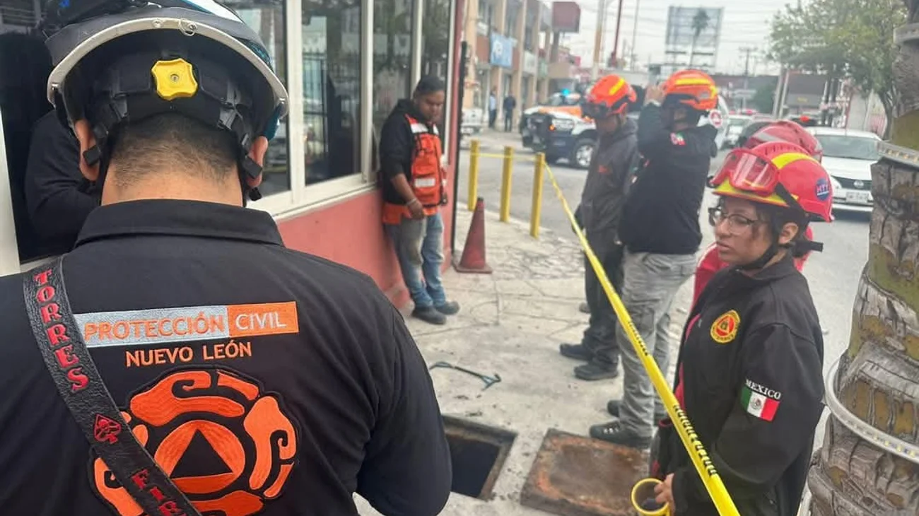 Lesionado tras explosión de una alcantarilla en Monterrey