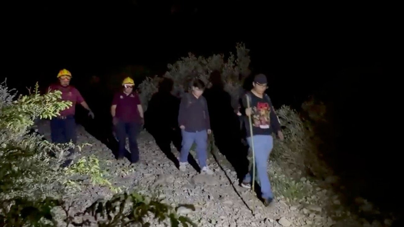 Rescatan a dos tras perderse en el Cerro del Topo Chico