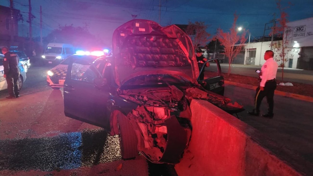 Muere hombre tras estrellarse contra muro en San Nicolás