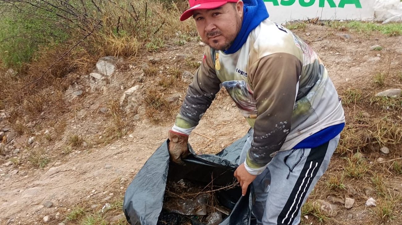 Voluntarios limpian presa Palo Blanco y recolectan 20 bolsas