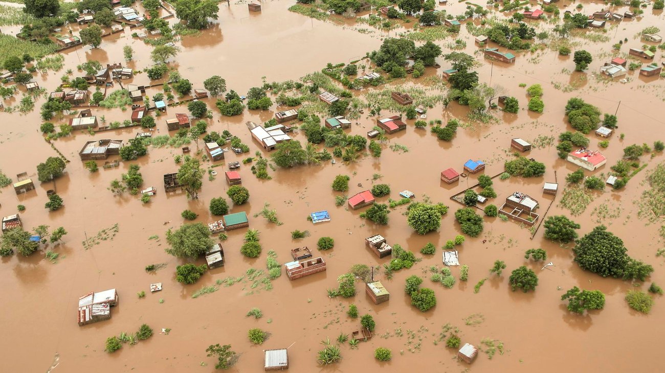 Suben muertes y deja 723 mil afectados inundaciones en Mozambique
