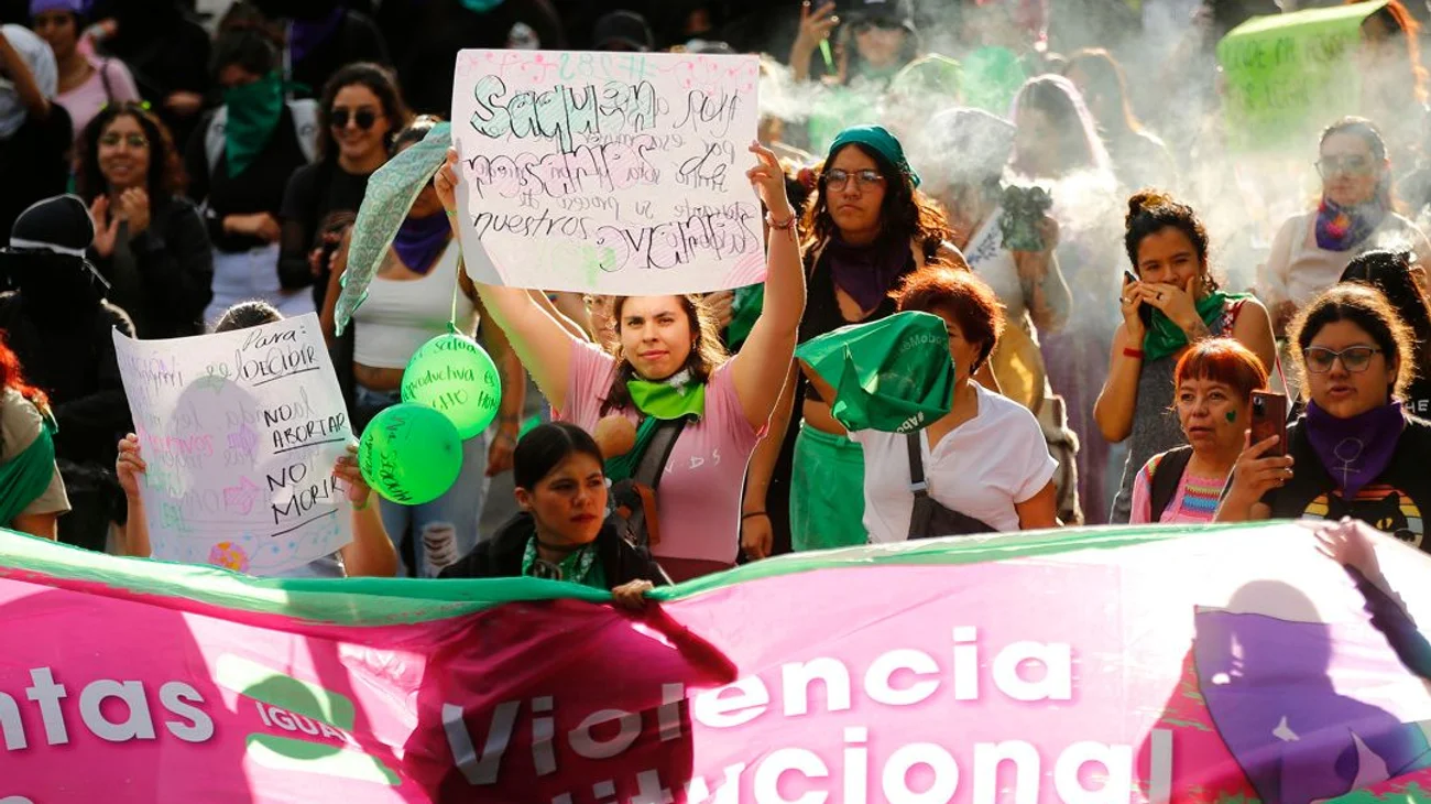 Feministas protestan por la despenalización del aborto