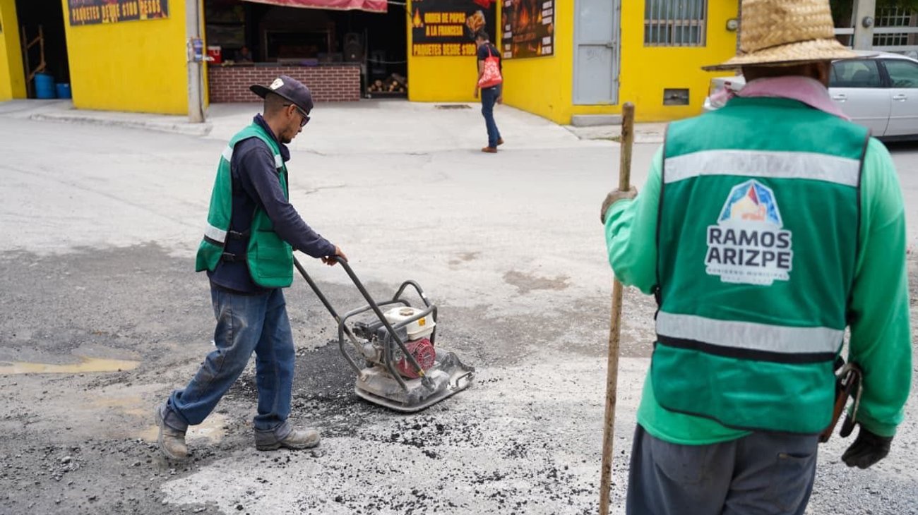 Intensifican reparación de calles por lluvias en Ramos Arizpe