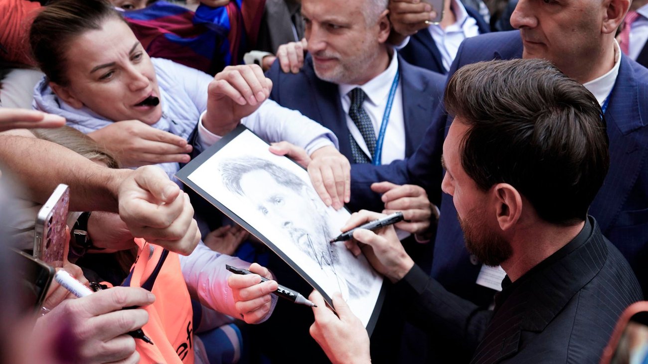 Messi comparte con los niños su Premio Princesa de Asturias