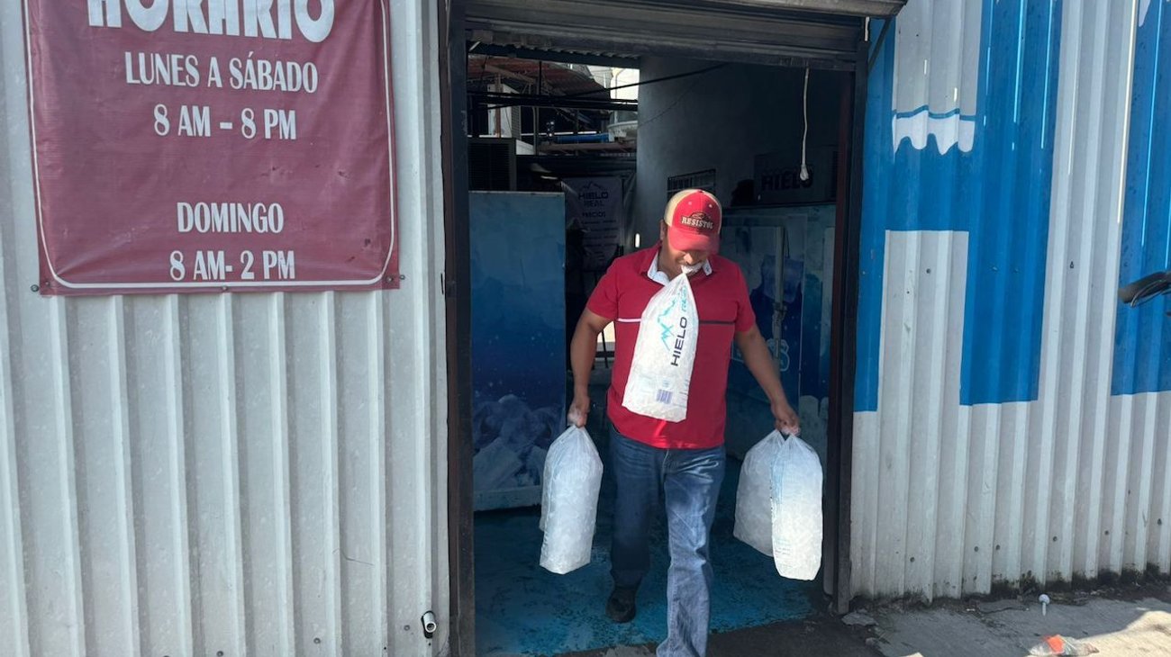 Limita fábrica de hielo venta al público ante escasez