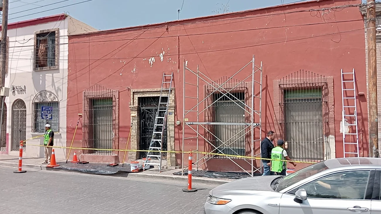 Embellecen fachadas en la calle General Cepeda en Saltillo