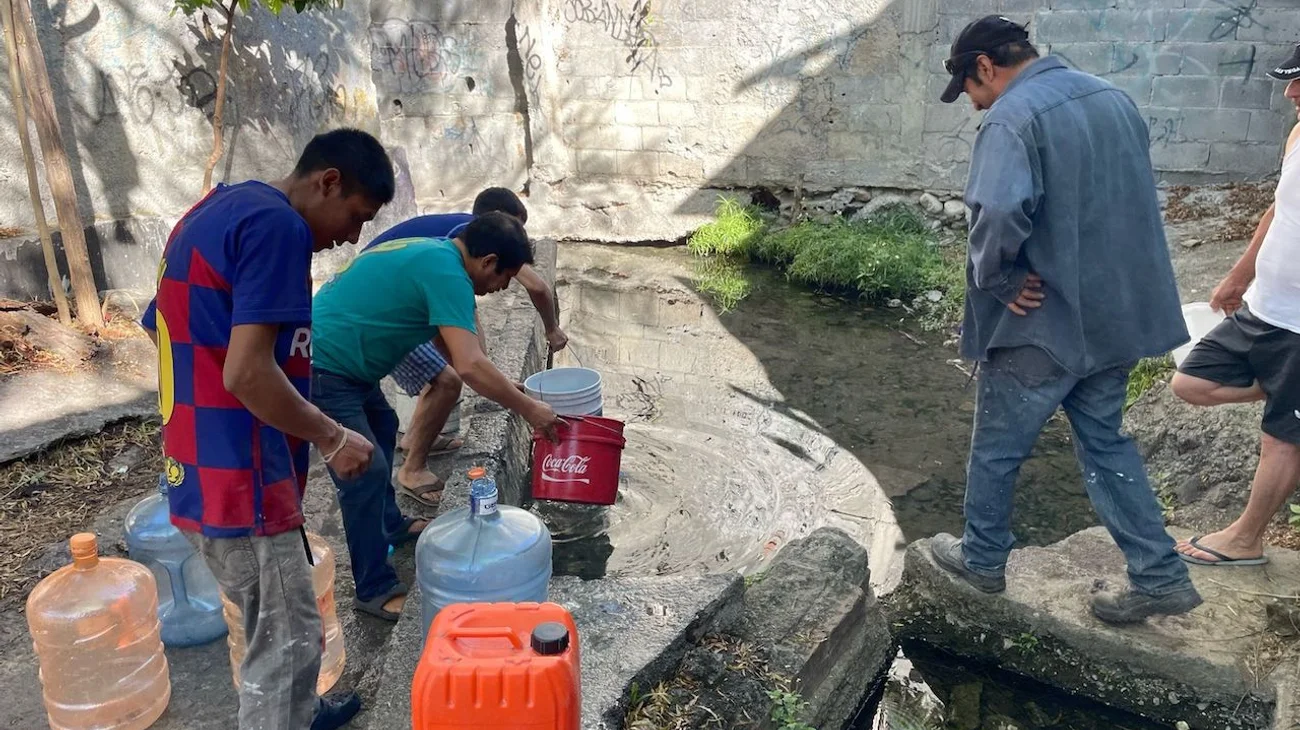 Cambio de tubería deja sin agua a colonias del sur de Monterrey