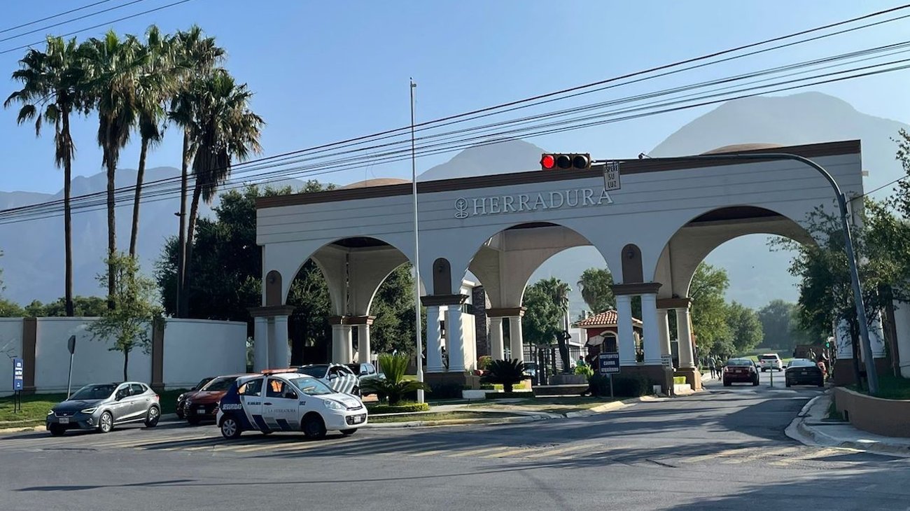 Suman más de 15 horas sin luz vecinos de La Herradura