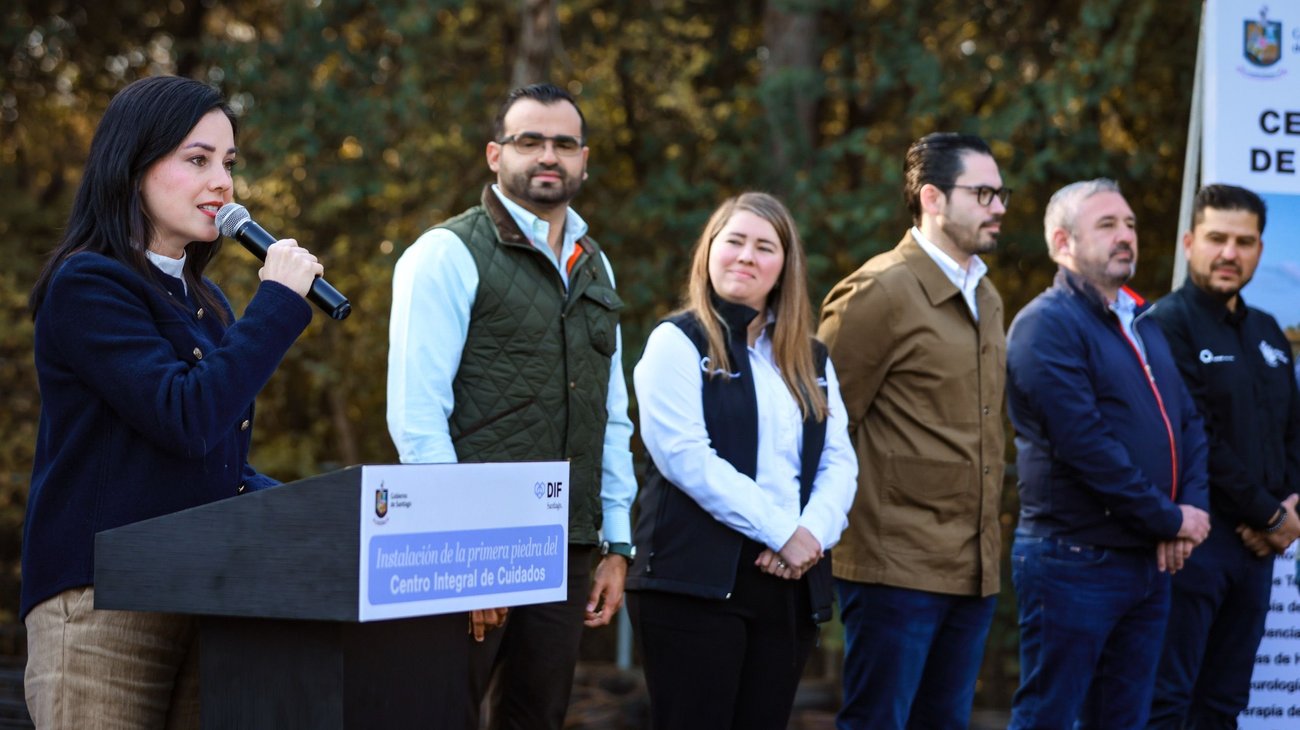 Colocan primera piedra de Centro Integral de Cuidados en Santiago