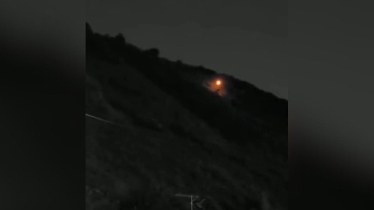 ¿Aliens? 'El Bronco' capta bolas de fuego sobrevolando su rancho