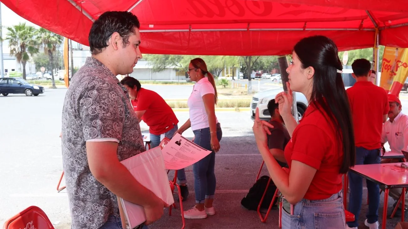 Otorgan chamba 'exprés' en feria del trabajo estatal