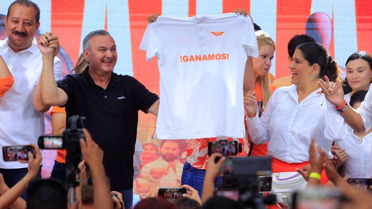 Festeja Héctor García triunfo 'naranja' en Guadalupe