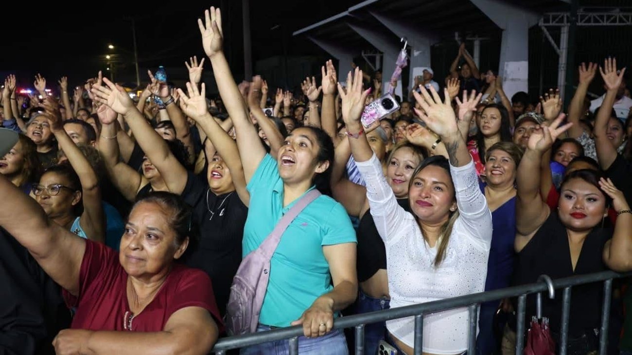 Continúan festejos del Día de la Madre en colonias de Saltillo