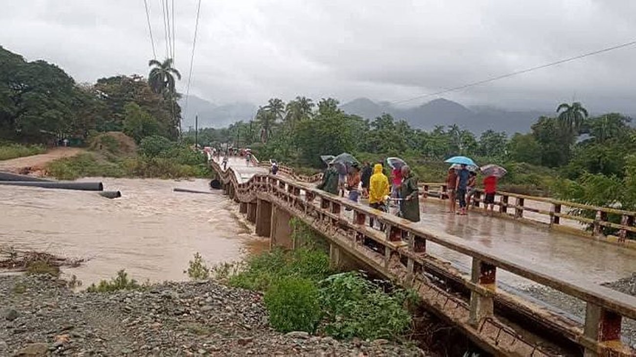 Más de 18,000 evacuados por inundaciones y deslaves en Cuba