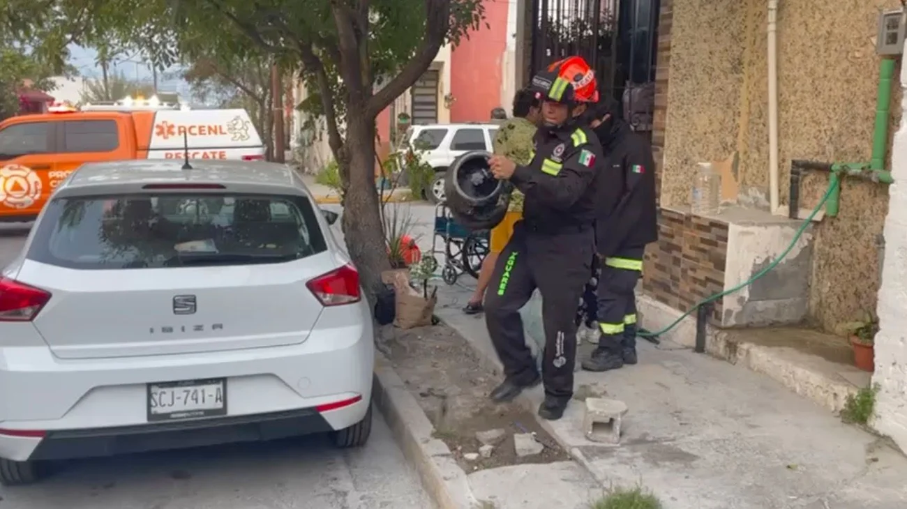 Sufre quemaduras tras flamazo al maniobrar tanque de gas