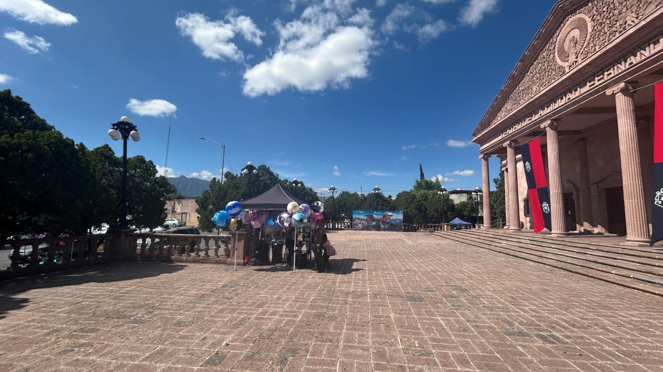 Denuncia florista presuntos sobornos en Teatro de la Ciudad