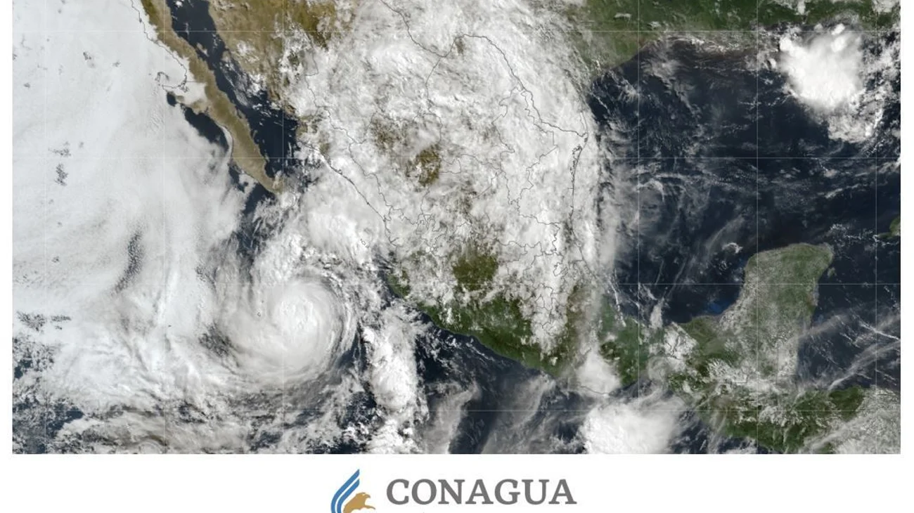 Flossie se debilita a categoría 2 frente al Pacífico mexicano