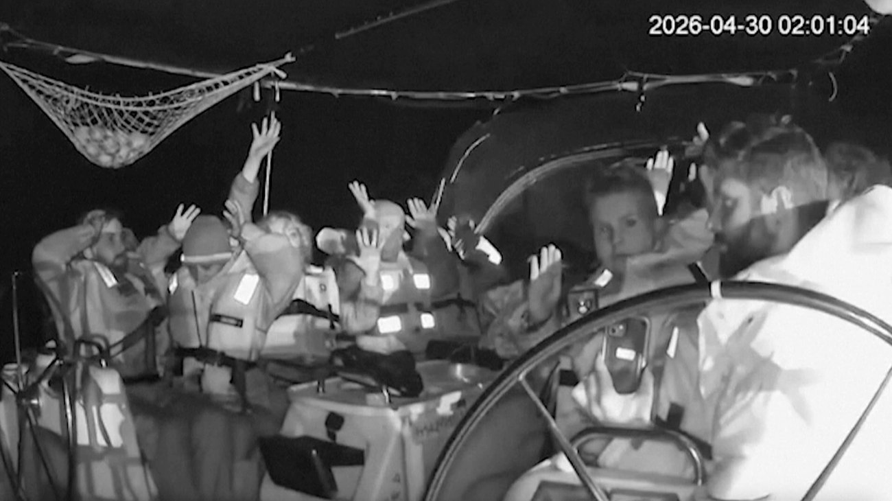 Recibe SRE a mexicana repatriada tras intercepción de flotilla