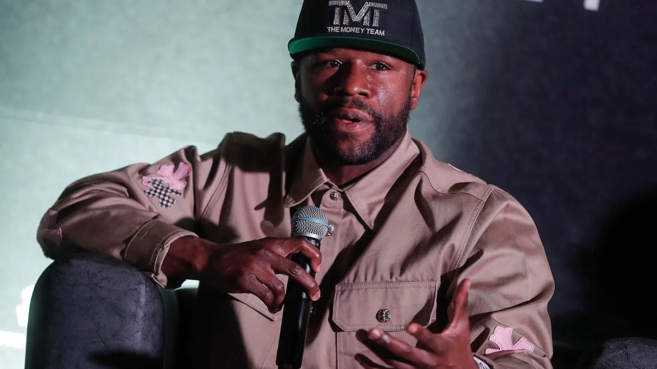 Mayweather no descarta enfrentarse a Julio César Chávez