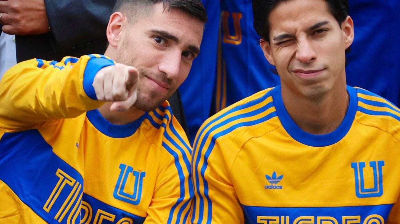 Tigres se toma foto oficial con playera estilo retro