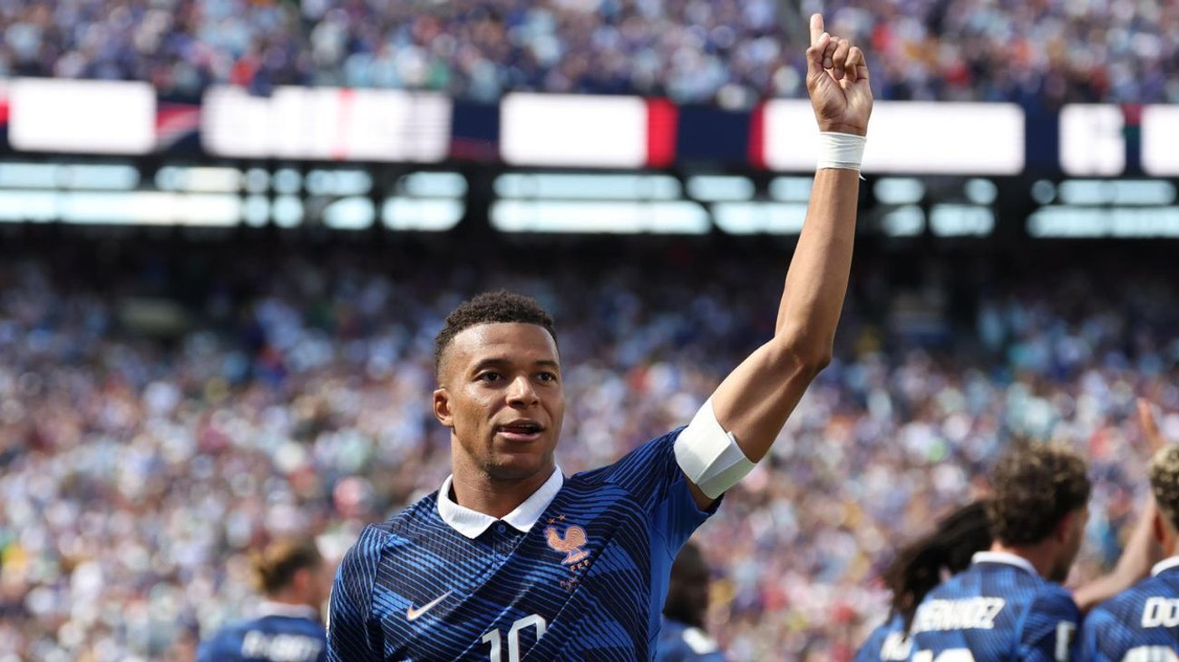 Mbappé lidera triunfo de Francia en su debut mundialista