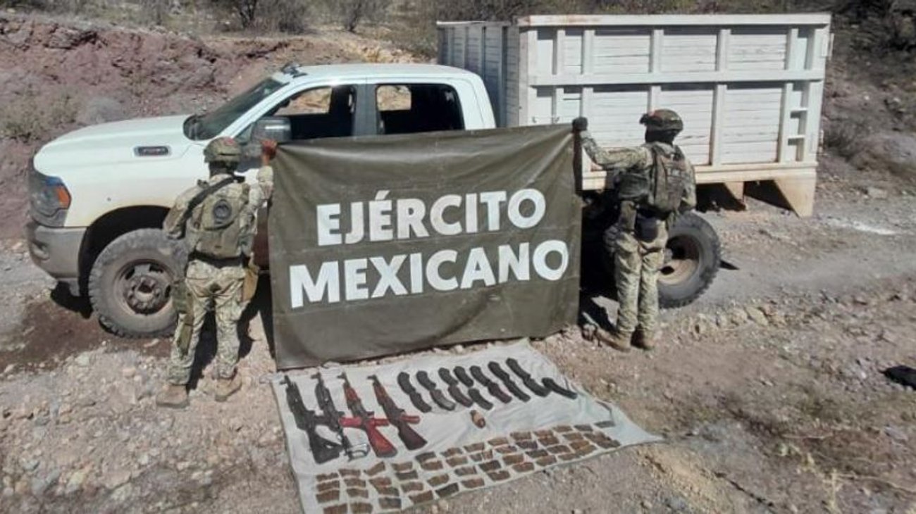Aseguran armas y explosivo en operativo militar en Chihuahua