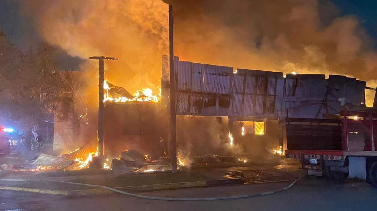 fuego_consume_fabrica_442b59a221