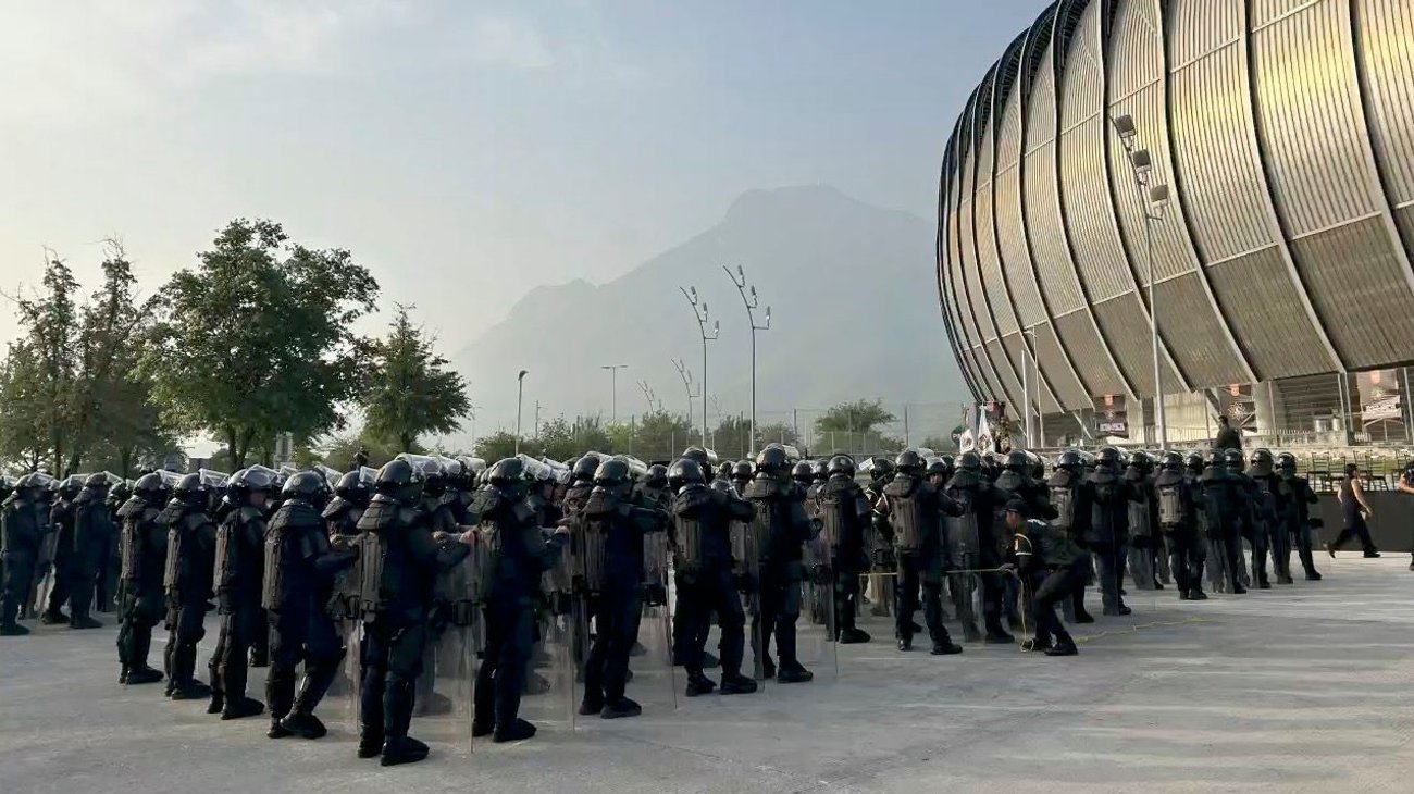 Capacitan a elementos de Fuerza Civil para manejo de multitudes