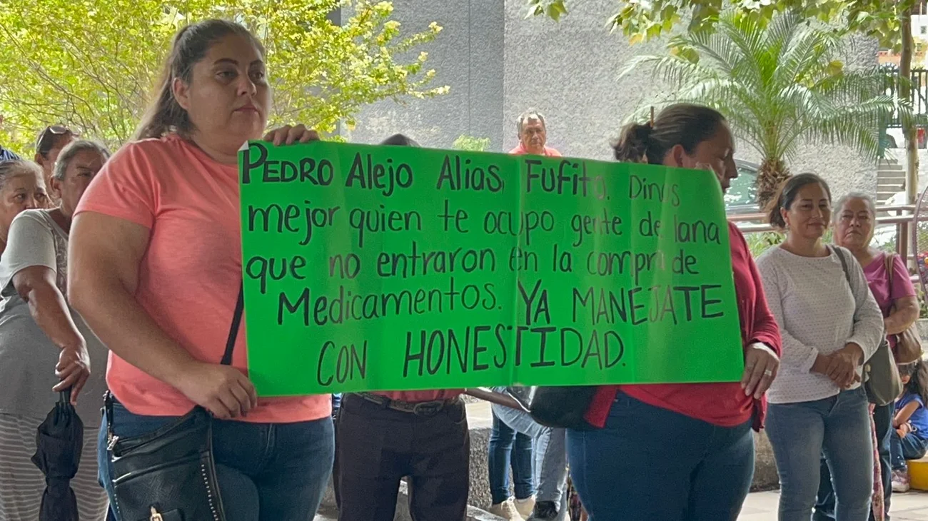 Realizan manifestación contra ‘Fufito’ afuera del Congreso