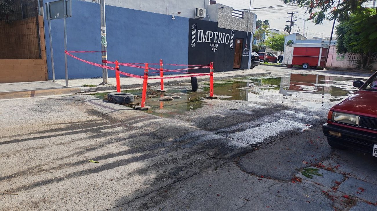 Afecta a vecinos fuga de aguas negras en Hacienda Escobedo