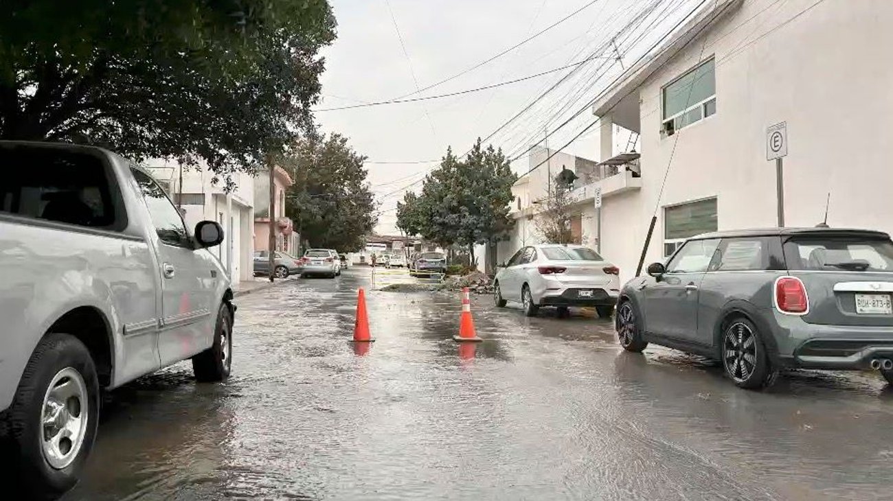 Reparan fuga de agua potable, pero afectan suministro a vecinos