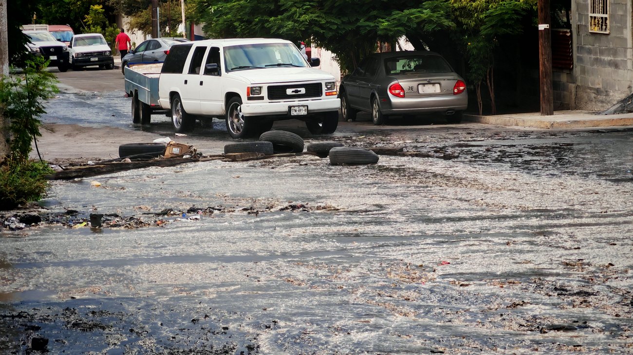Vecinos de Fomerrey 1 denuncian fuga de aguas negras