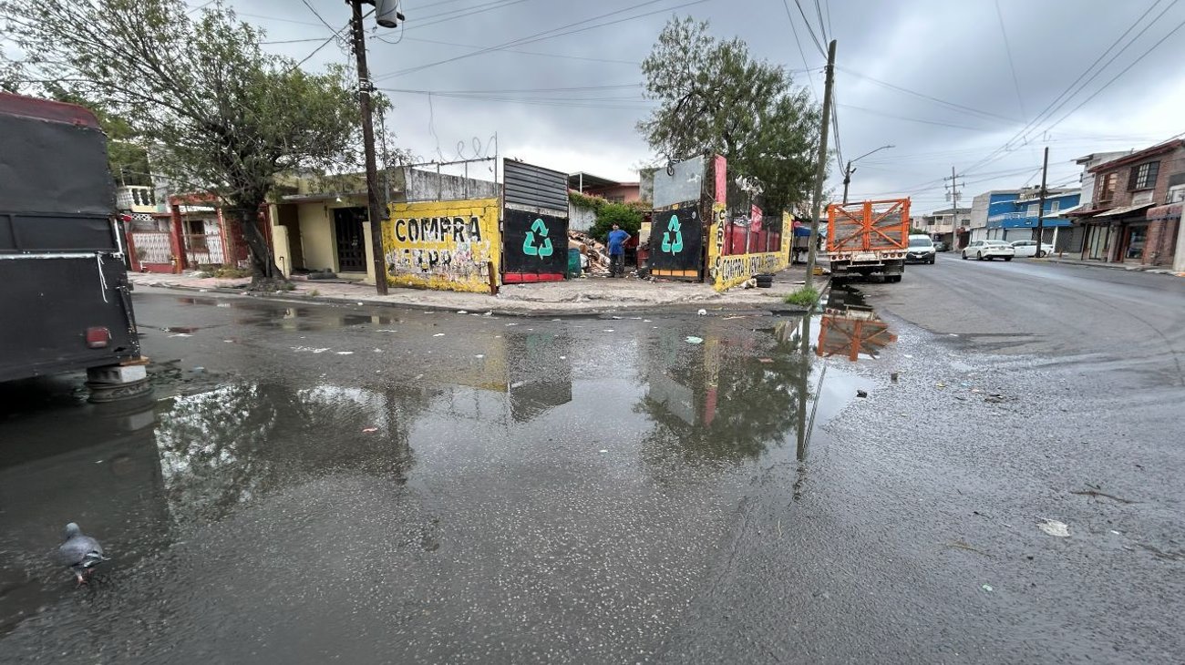 Reportan megafuga de drenaje en la colonia Pablo González
