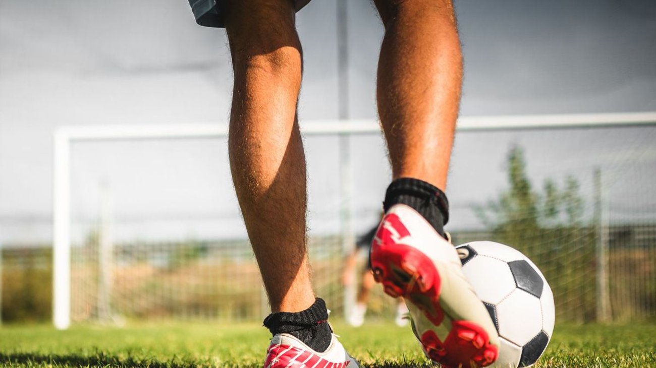 Cae estafador que ofrecía a jóvenes ser futbolistas en España