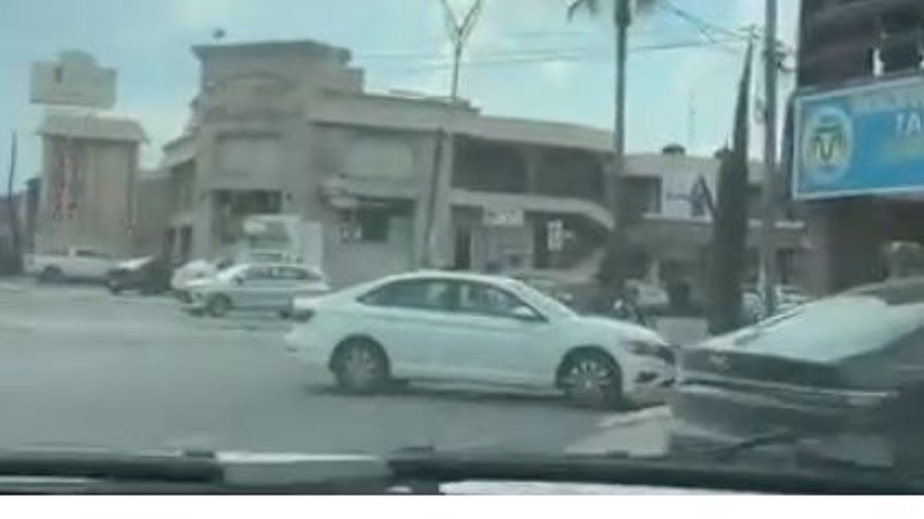 Mujer causa daños a unos 20 vehículos en Guadalupe