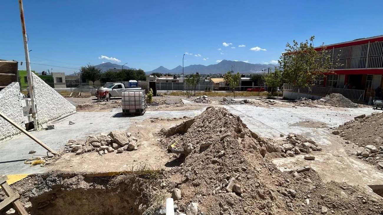 Secundaria de Ramos Arizpe protesta por retraso en obra