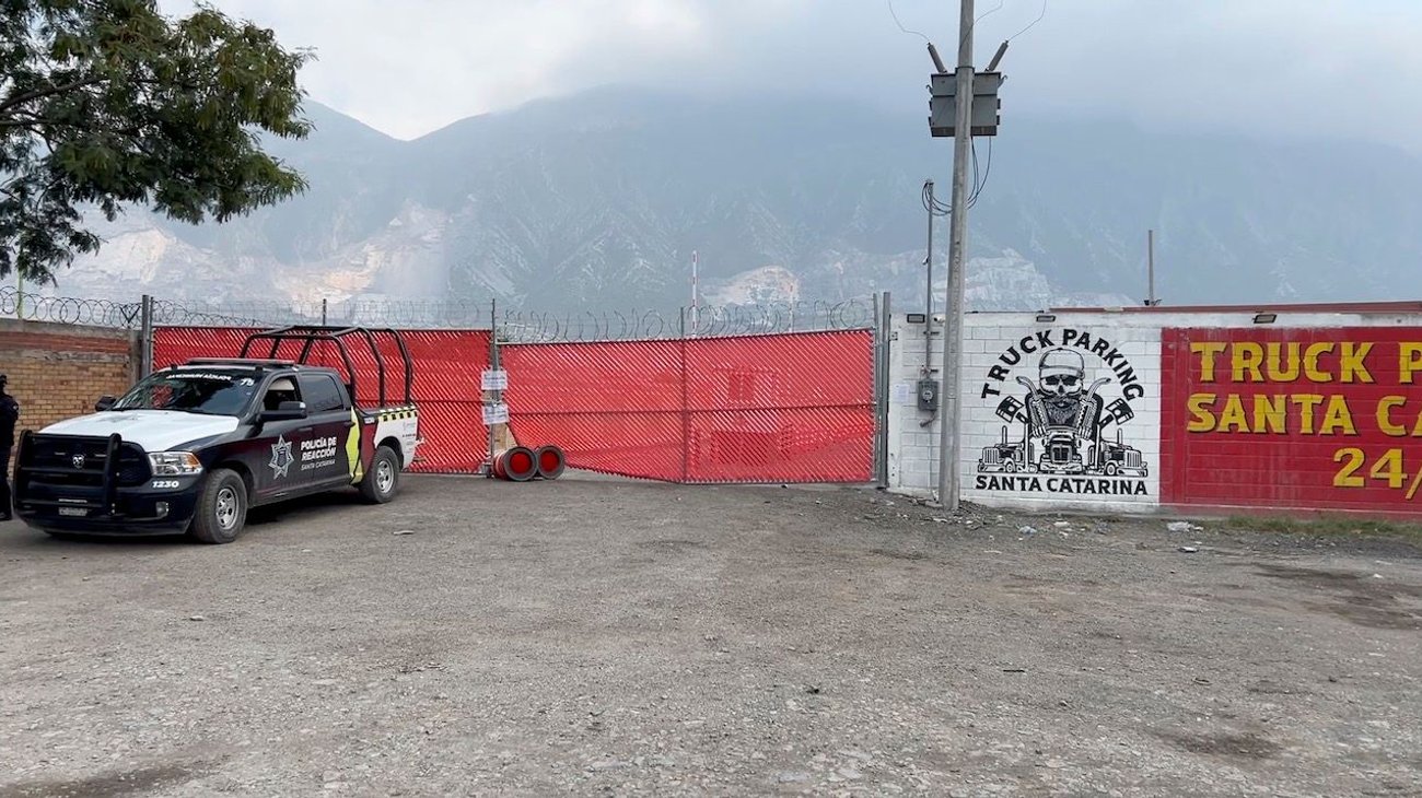 Aseguran en pensión de tráileres gasolina presuntamente robada