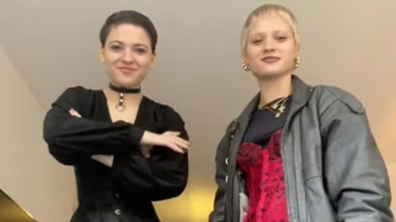 Gemelas se reencuentran gracias a TikTok; las habían vendido