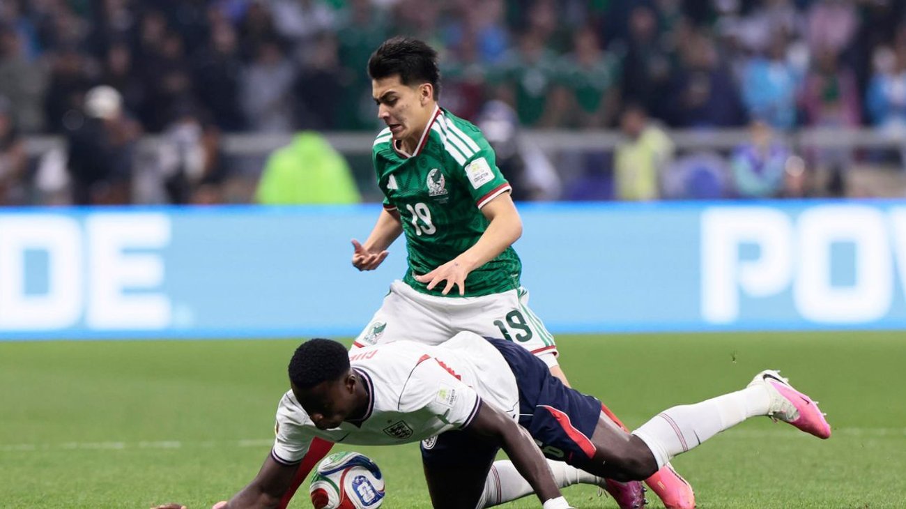 Gil Mora se gradúa de preparatoria tras destacar con México