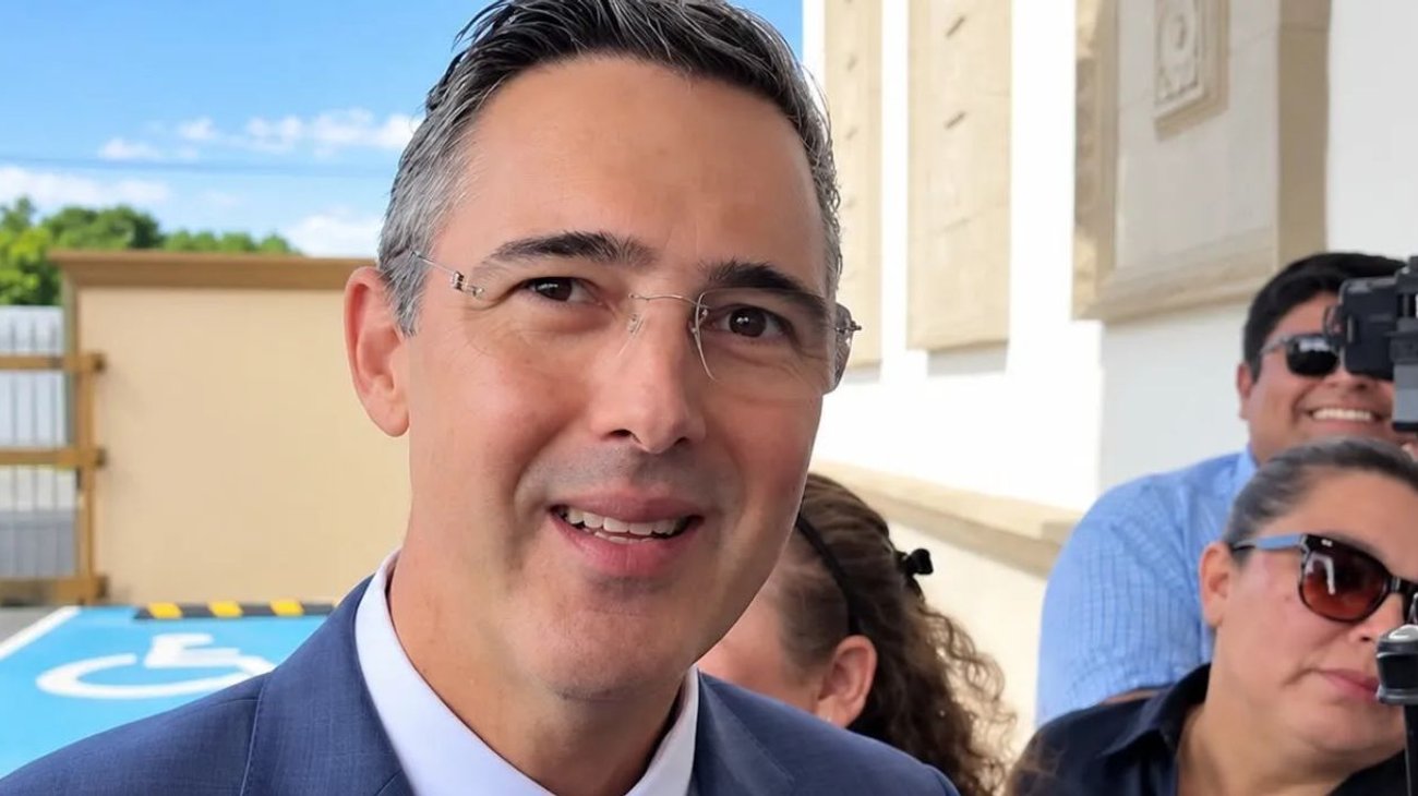 Gómez Leal deja candidatura en 2027 en manos de las encuestas