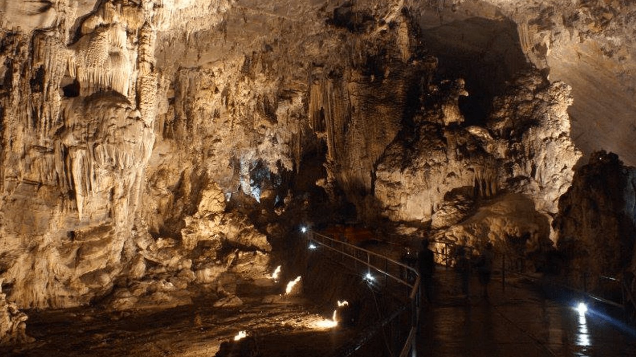 Asesinan a balazos a encargada de las Grutas de Cacahuamilpa 