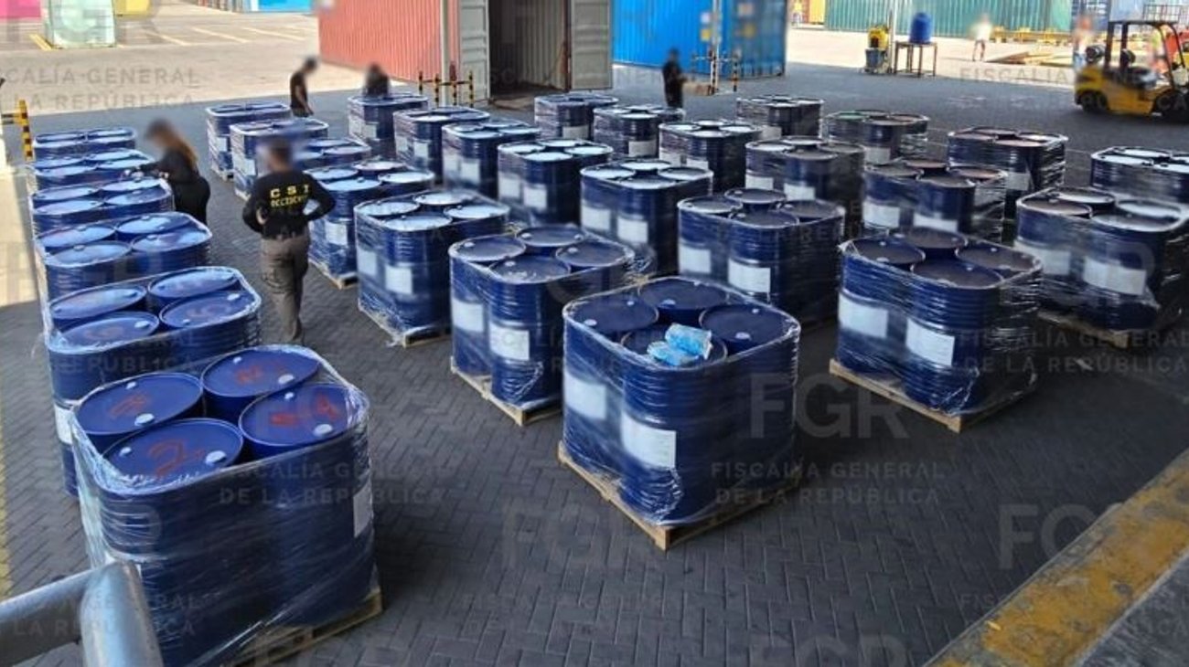 Decomisan 54 mil litros de químicos para drogas en Manzanillo
