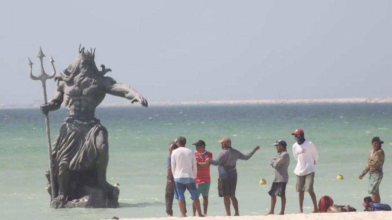 ¿Habitantes de Yucatán quieren tirar la estatua de Poseidón?