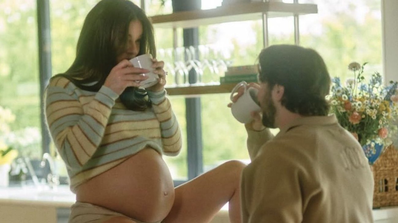 hailee_josh_allen_papas_3c64abed99