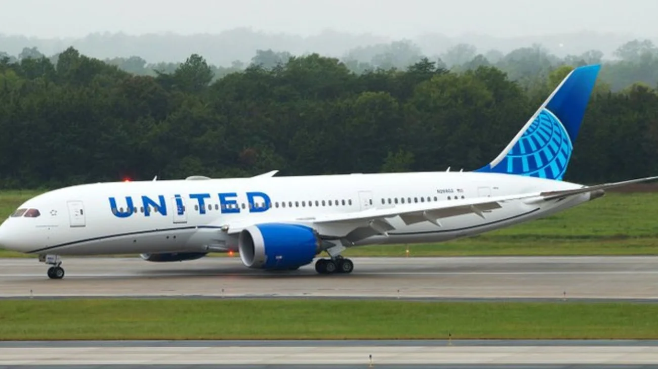 Hallan un cadáver en la llanta de un avión que aterrizó en Hawái