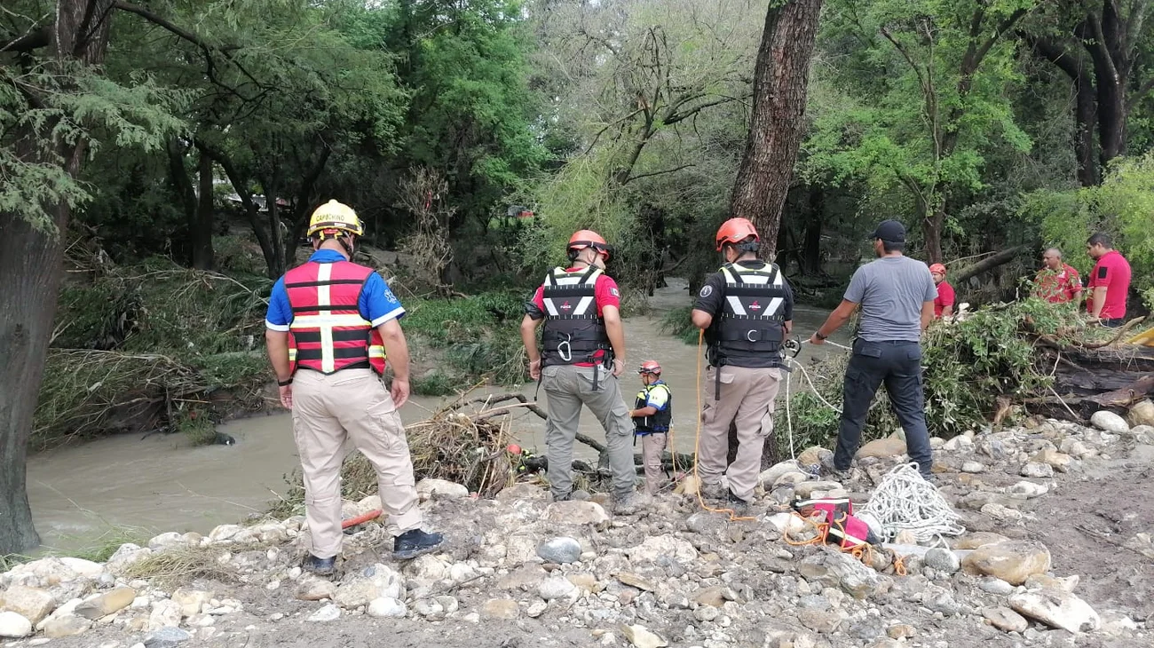 Hallan cuerpo en descomposición en arroyo de Pesquería