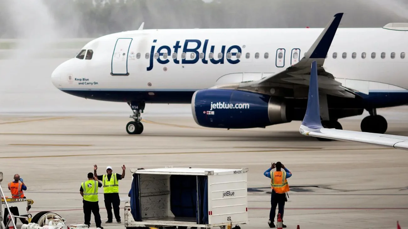 Hallan dos cuerpos en hueco de un avión que aterrizó en Florida