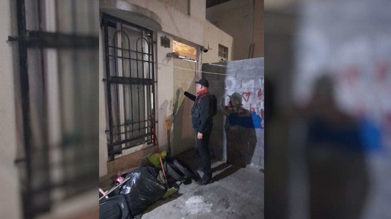 Hallan granada de fragmentación y arma en cateo en García