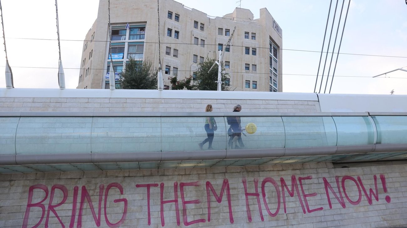 Hamás retrasa entrega de rehenes por violaciones al acuerdo